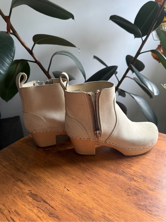Shoes - TOFFEL SWEDEN size 37 Womens Beige Suede Zip Ankle Booties